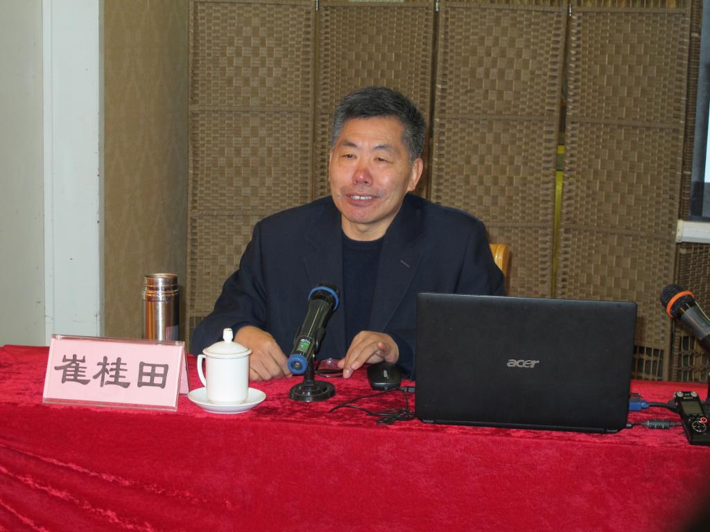 英国上市官网365政治与公共管理学院博士研究生导师崔桂田教授作报告